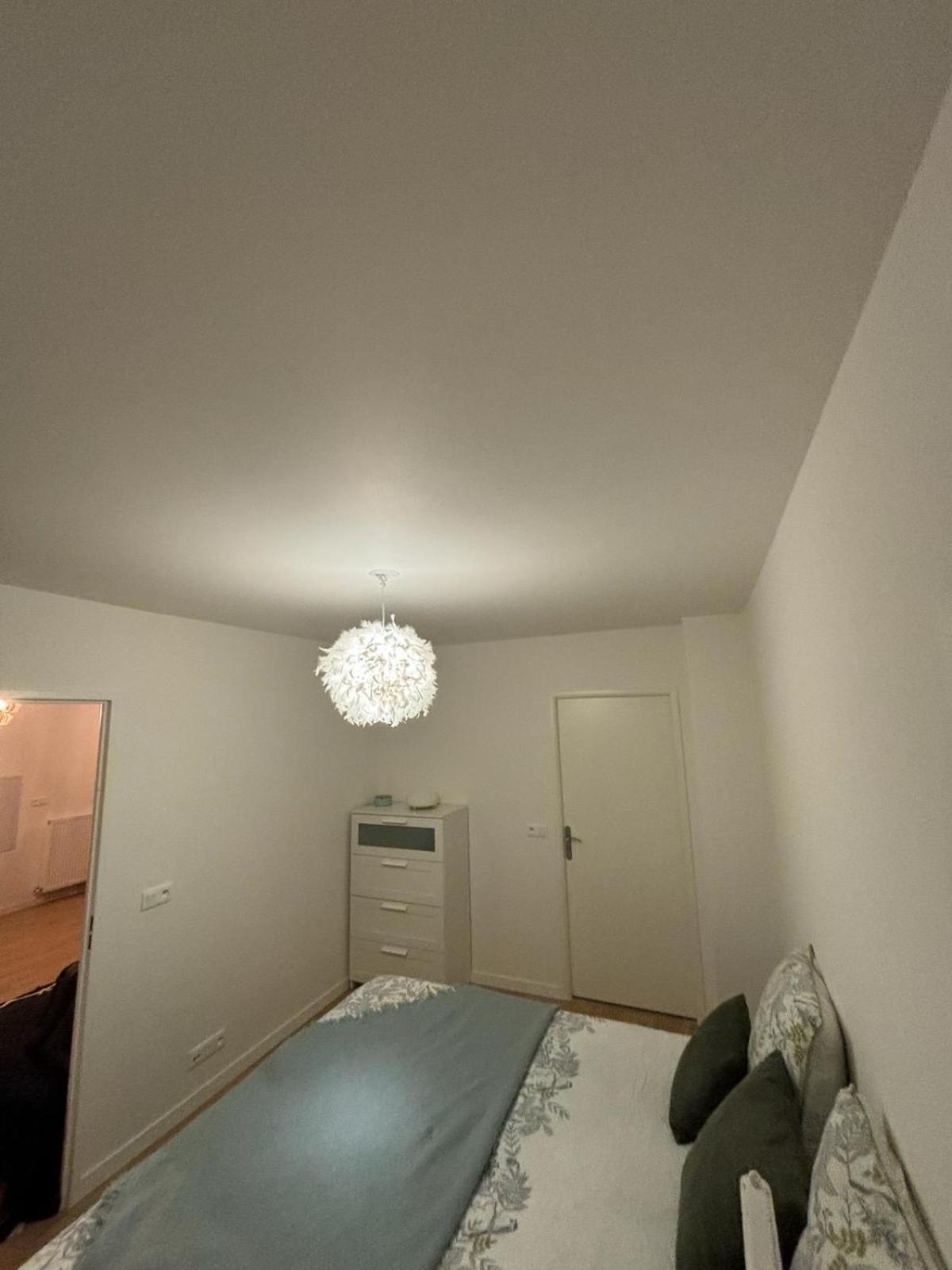 2 Pieces Standing Entre Disneyland Et Paris Neuilly-Plaisance Eksteriør billede